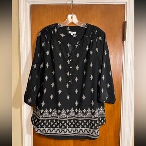 Croft & Barrow Black and White Women's Top.    XL.          L4
